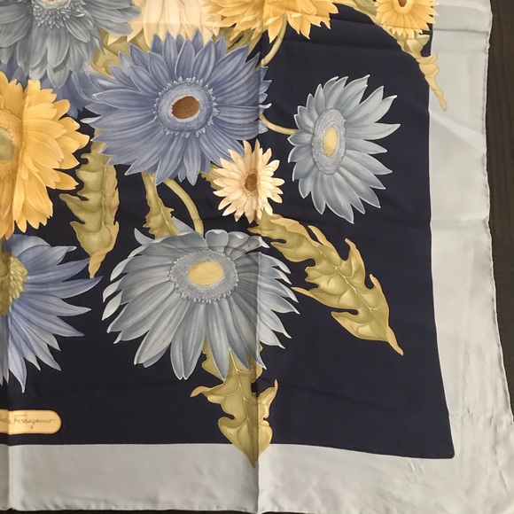 SALVATORE FERRAGAMO SILK SCARF - Picture 5 of 11